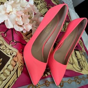 Shoedazzle tangerine pumps